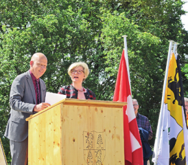 François Genoud et Gabrielle Bourguet ont révélé avoir «dérobé» la table de ping-pong du village pour la restaurer.