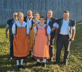Le comité, de gauche à droite depuis derrière: François Blanc, Jean-Pierre Dumas, Françoise Vial, David Genoud, Christian Menoud, Charlotte Fisler et Christiane Hübscher. LÈ TAKOUNÈ