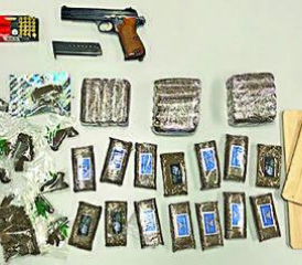 La Police cantonale fribourgeoise a séquestré 3,5 kilos de haschich et une arme à feu. POLICE CANTONALE