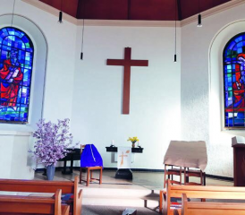 Après près de trois heures de marche, les paroissiens ont assisté à l’aube dans l’église de Maracon. VÉRONIQUE ROSSELET