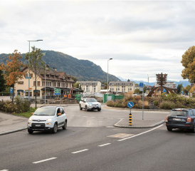Le Conseil général de Châtel-St-Denis a voté en faveur d’un crédit pour l’étude de scénarios de mobilité, alors que le tronçon RC2, nécessitant la démolition de deux bâtiments protégés, semble compromis par un recours. RÉGINE GAPANY