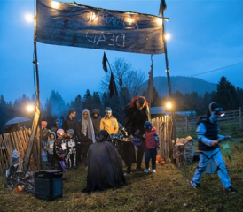 Les enfants sont partis à la chasse aux friandises sur le parcours de la course d’Halloween samedi en fin d’après-midi.RÉGINE GAPANY