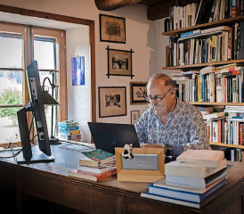 Michel Chevalley, ici en 2022 à l’occasion de la sortie de son premier ouvrage, est un auteur prolifique. ALAIN WICHT – ARCHIVE