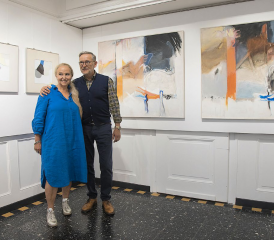 Il y a quelque chose de l’ordre du sacré dans l’œuvre de Charles Cottet, peintre polyvalent de la Basse-Veveyse. Ici deux de ses enfants, Emmanuelle et Simon Cottet. PHOTOS RÉGINE GAPANY