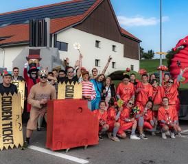 Comme d'autres jeunesses veveysannes, celle de Tatroz se mobilise pour aider leurs aînés. Arch. Mess.