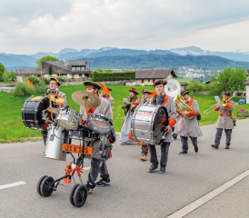 Les K’SÔS ont réveillé le village.