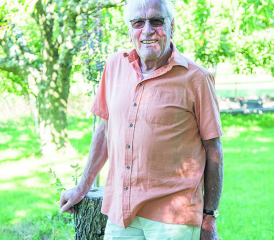 Claude Pillonel apprécie l’écrin de verdure où il vit depuis 1990 dans la commune de St-Martin. RÉGINE GAPANY