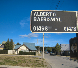 Plaque de rue à Punta Arenas au Chili. RÉSEAU D’AMIS FRIBOURG-MAGELLAN