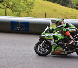 Le pilote châtelois s’est qualifié pour le Manx Grand Prix grâce à deux courses disputées ce printemps dans des conditions exigeantes. DR