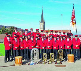 La Fanfare régionale d’Attalens a inauguré en 2021 ses nouveaux uniformes. Elle avait acquis ses premiers costumes, d’occasion, à Genève, en 1948, année de la bénédiction de son premier drapeau. DR
