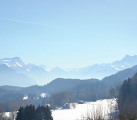 Le Bois-de-Ban, sur les hauteurs du village de Granges (Veveyse), offre ces jours une vue imprenable sur les Alpes. Si vous aussi vous souhaitez partager vos images de la Veveyse, de la région d’Oron et du Jorat, envoyez-les-nous à redaction@lemessager.ch. La rédaction du Messager se réjouit de les publier. Mess.