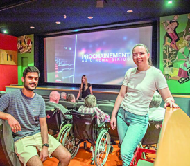 Dans le cadre de leurs études, Ruben Ramasawmy et Sara Jovanovic ont créé un événement à caractère social: inviter des habitants de la Maison St-Joseph à une séance au cinéma Sirius. RÉGINE GAPANY