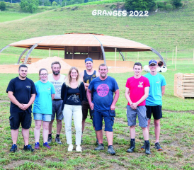 Anouk Vienne et Ludovic Gabriel entourés des bénévoles présents ce soir-là jubilent à quelques semaines du coup d’envoi du 25e Giron des jeunesses veveysannes. PHOTOS RÉGINE GAPANY