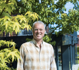 François Rouiller a besoin du lien avec la nature, qui le ramène à l’essentiel. Pour lui, la vie spirituelle doit s’incarner dans la matière et le quotidien. RÉGINE GAPANY