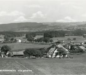 Le Messager, en collaboration avec la Bibliothèque cantonale et universitaire (BCU) de Fribourg, propose régulièrement à ses lecteurs une photographie de la Veveyse, issue des fonds préservés entre les murs de l’institution cantonale. Bossonnens, vue générale, vers 1935. P. Savigny. Mess.