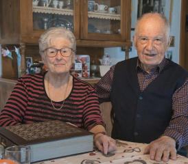 Ruth et Roger Chappuis, qui s’apprête à fêter ses 90 ans, ont tenu le bureau de poste de Palézieux durant vingt-sept ans. RÉGINE GAPANY