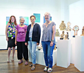 Christine Wyss, Juliette Barras, Myriam Cardinaux et Charlotte Magnin (de g. à dr.) se partagent les cimaises de la galerie Image-In jusqu’au 24 septembre. RÉGINE GAPANY