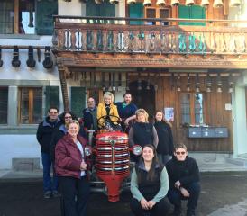 Carol Rich (au volant du Hürlimann) sera la vedette du repas de soutien des Amis des vieux tracteurs du Jorat et environs, demain soir à Vulliens. DR