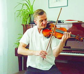 Artur Tarnowski, invité par la légende Ivry Gitlis, a rencontré Gabrielle Bourguet voilà quelques années alors qu’il jouait dans les rues lausannoises. MAXIME SCHWEIZER