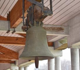 De l’église au nouveau collège, depuis 500 ans, la cloche est restée fidèle au village de Palézieux. MMS