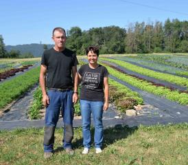 Daniel et Agnès Perroud cultivent une grande variété de fruits et de légumes en libre-service depuis vingt-cinqu ans. CM