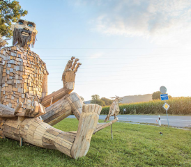 Le géant en bois d’Yves Tinguely était installé à Bossonnens en septembre dernier. RÉGINE GAPANY – ARCHIVE