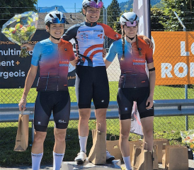 La résidente de Pont, ici au centre à Grandvillard, sera de retour au cyclocross pour l’hiver. DR