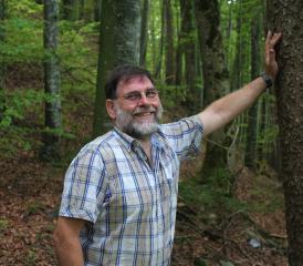 Après trente ans à arpenter les forêts de la Haute-Broye, Eric Sonnay prend une retraite bien méritée. Mais l’appel des bois n’est jamais loin... IG