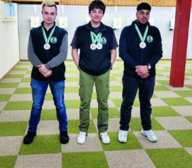 Le goupe de juniors (de gauche à droite Julien Gabriel, Xavier Colomb et Brice Bizela) a ramené une jolie médaille de bronze des championnats cantonaux de Lonay. DR