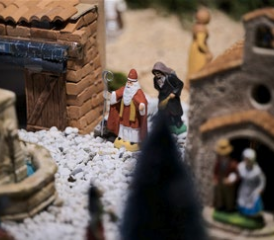 La visite du Père Noël dans les villages séduit chaque année la population. JEAN-BAPTISTE MOREL – PRÉTEXTE