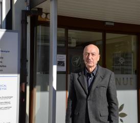 Le médecin Jean-Louis Berney a été l’une des chevilles ouvrières du Centre médical de la Veveyse. Il se tourne désormais vers sa retraite. CM