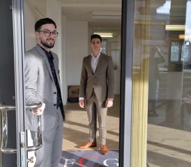 Depuis cinq ans, Jeremy Vaccher et Yunus Duque effectuent leur carrière professionnelle en parallèle. Ils ouvrent ensemble un bureau FCG à Châtel-St-Denis. VJ