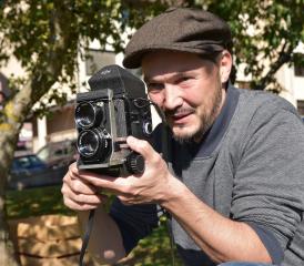 L’appareil argentique est réhabilité entre les mains de Luc Dufey. MMS