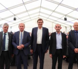 Le syndic d’Oron Philippe Modoux, le conseiller d’Etat Philippe Leuba, le propriétaire du groupe Atrya Johannes Tryba, le directeur général de Norba Yannick Mousquès et le préfet de la Veveyse François Genoud s’étaient déplacés, au milieu de 200 invités, pour inaugurer l’usine ultra moderne de Norba. VJ