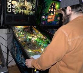 Une quarantaine d’amateurs de flipper se sont retrouvés, le week-end dernier, lors de la réouverture de Shoot again, club à Fiaugères. CM