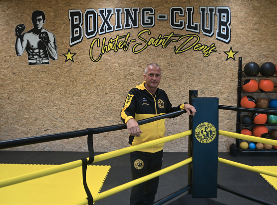 François Gilliand mène ses combats aussi bien sur le ring que contre sa malformation au dos, qui n’a jamais freiné son engagement de quatre décennies. VINCENT CAILLE