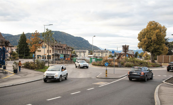 Le Conseil général de Châtel-St-Denis a voté en faveur d’un crédit pour l’étude de scénarios de mobilité, alors que le tronçon RC2, nécessitant la démolition de deux bâtiments protégés, semble compromis par un recours. RÉGINE GAPANY