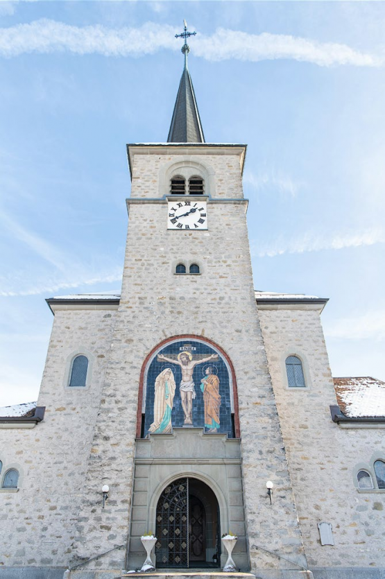 A l’occasion du 100e anniversaire de l’église, le portail d’entrée a été restauré. ANTOINE VULLIOUD