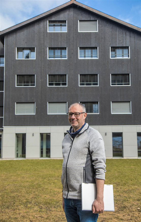«Beaucoup d’électriciens et de couvreurs posent déjà des panneaux solaires dans leur entreprise», note le responsable pour la formation professionnelle de la Suisse romande chez Polybat Sébastien Cettou. RÉGINE GAPANY