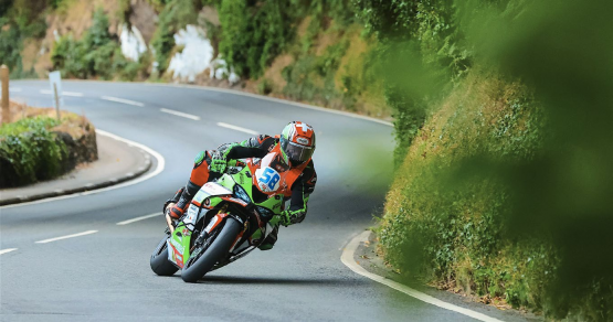 C’est sur sa nouvelle Kawasaki ZX‑6R 636 de 2025 que le Châtelois a participé aux quatre tours d’un circuit de 60 kilomètres. DR