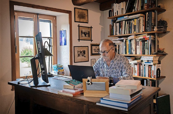 Michel Chevalley, ici en 2022 à l’occasion de la sortie de son premier ouvrage, est un auteur prolifique. ALAIN WICHT – ARCHIVE