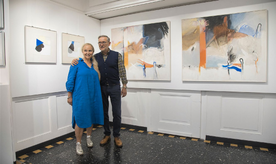 Il y a quelque chose de l’ordre du sacré dans l’œuvre de Charles Cottet, peintre polyvalent de la Basse-Veveyse. Ici deux de ses enfants, Emmanuelle et Simon Cottet. PHOTOS RÉGINE GAPANY
