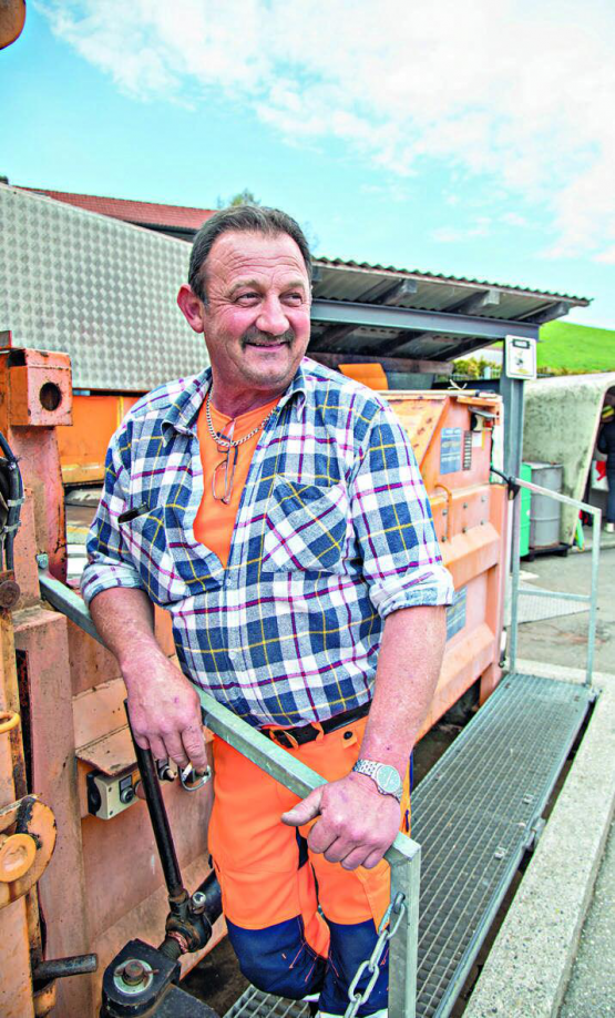 Acteur incontournable de la vie quotidienne des Châtelois, Hugues Jaccottet travaille depuis plus de vingt ans à la déchetterie communale. RÉGINE GAPANY