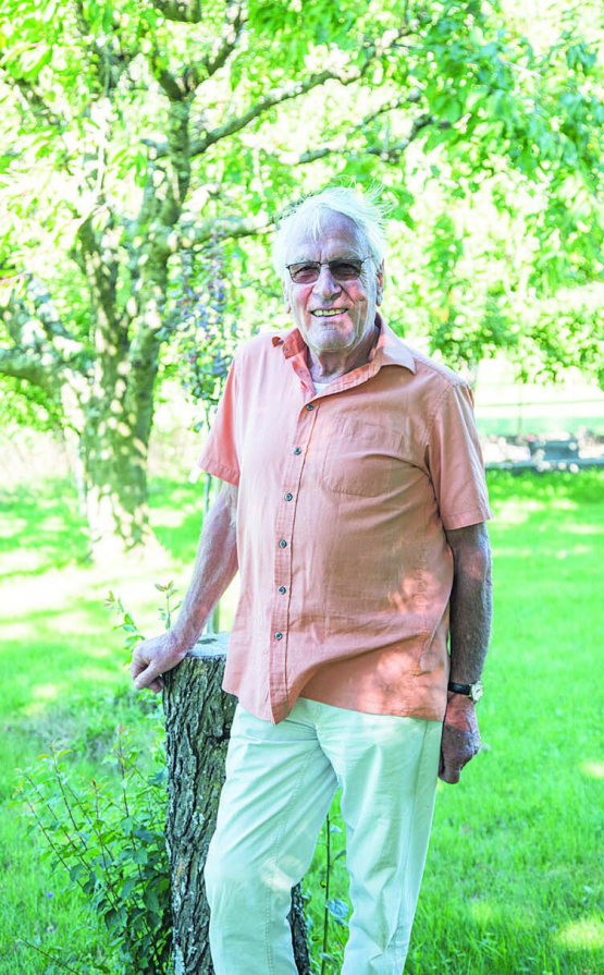 Claude Pillonel apprécie l’écrin de verdure où il vit depuis 1990 dans la commune de St-Martin. RÉGINE GAPANY