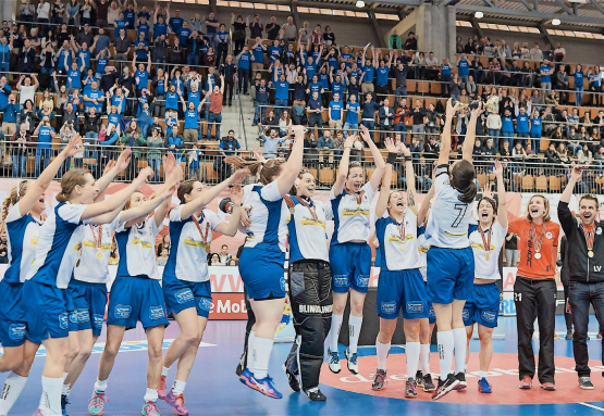 Victorieuses de leur première Coupe de Suisse en 2019 (photo), suivie d’un second sacre en 2020, les Semsaloises viseront cette année un troisième titre historique. JEAN-BAPTISTE MOREL – ARCHIVE