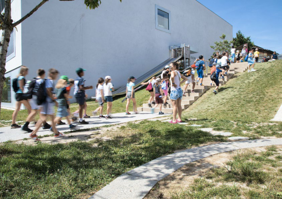 Quatre modules (voir l’image de synthèse ci-dessous) seront intégrés aux bâtiments de l’école des Pléiades. RÉGINE GAPANY