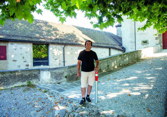 Francisco Galiana, le gardien du château d’Oron, assure l’entretien de la bâtisse du XIIe siècle depuis bientôt quatre ans. RÉGINE GAPANY