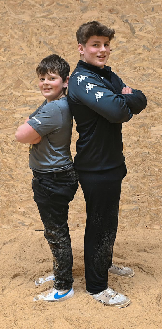 Ambitieux, François (à g.) et Noé Girard aspirent à rapidement participer aux fêtes fédérales des actifs. PHOTOS VINCENT CAILLE