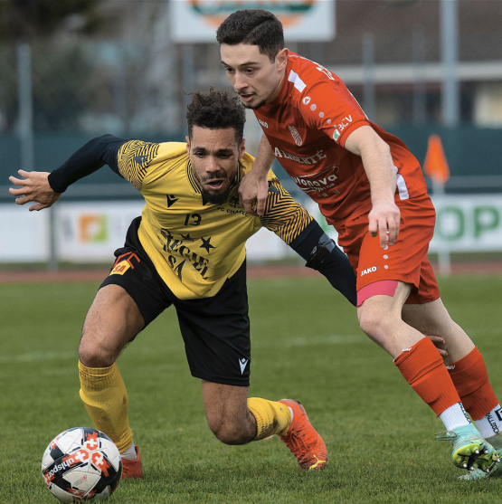 A 32 ans, Mario Roberto Papa (à gauche) s’est imposé comme un cadre dans l’effectif châtelois. ALAIN WICHT