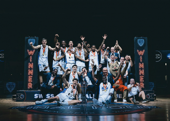 Huitième Coupe de la Ligue pour Fribourg Olympic et premier titre pour son entraîneur assistant attalensois Patrick Pembele. SWISS BASKETBALL